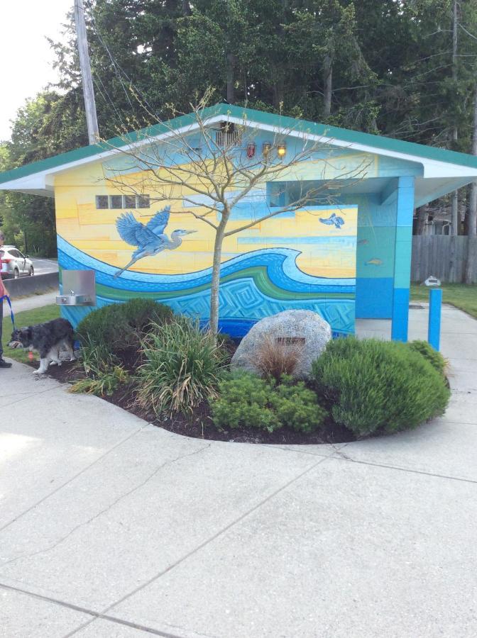 Gone Coastal Hotel Sechelt Exterior photo